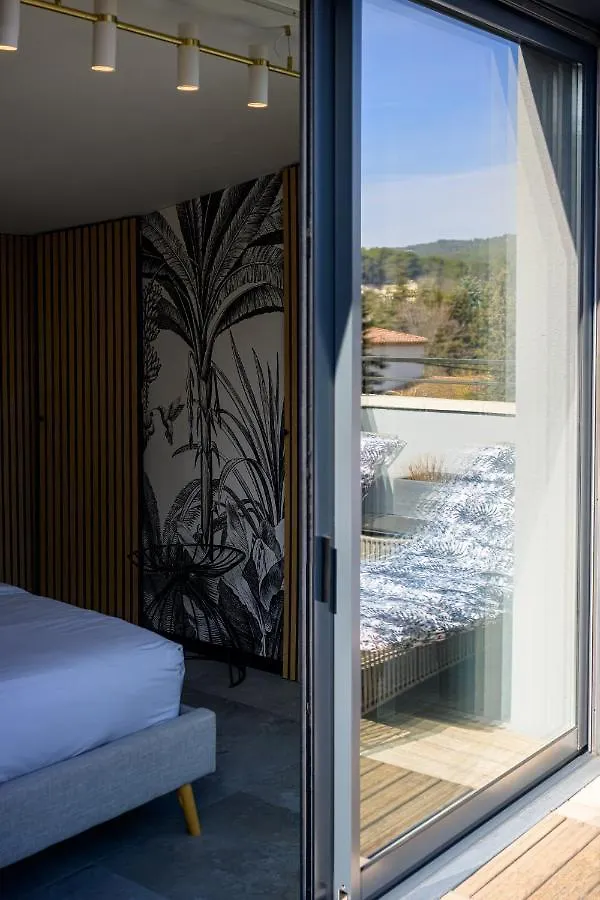 Maison-M Aix Meyreuil 0*,